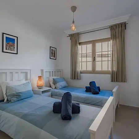 Seaside With Spacious Terrace, Pool, And Wi-fi *