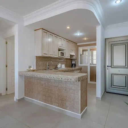 Appartement Seaside With Spacious Terrace, Pool, And Wi-fi *