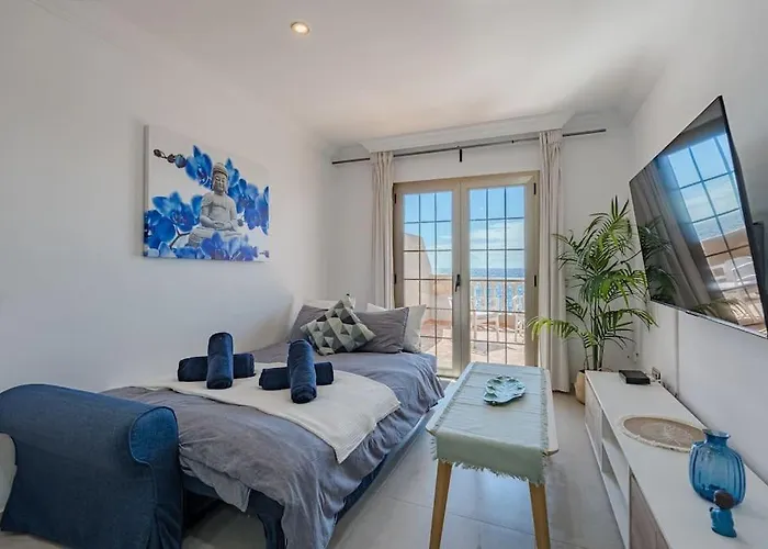 Apartamento Seaside With Spacious Terrace, Pool, And Wi-fi *