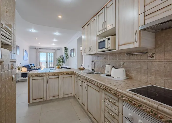 Seaside With Spacious Terrace, Pool, And Wi-fi Apartamento