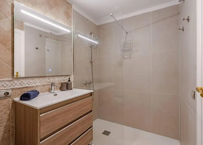 Apartmán Seaside With Spacious Terrace, Pool, And Wi-fi *