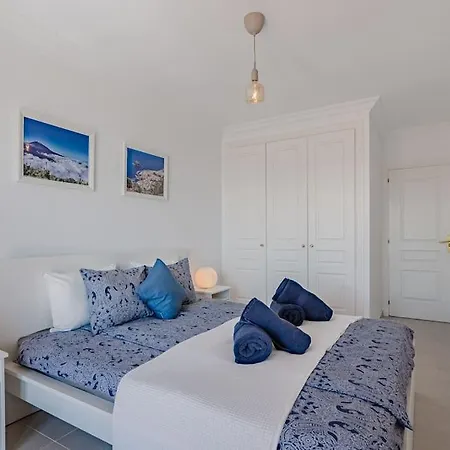 Seaside With Spacious Terrace, Pool, And Wi-fi