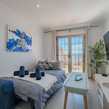 아파트 Seaside With Spacious Terrace, Pool, And Wi-fi *