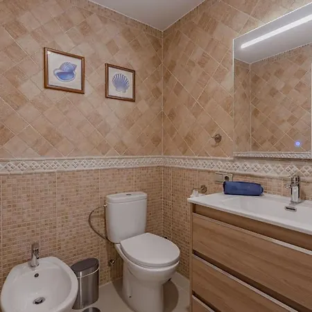 아파트 Seaside With Spacious Terrace, Pool, And Wi-fi