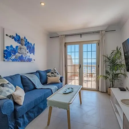 Apartment Seaside With Spacious Terrace, Pool, And Wi-fi Santa Cruz de Tenerife