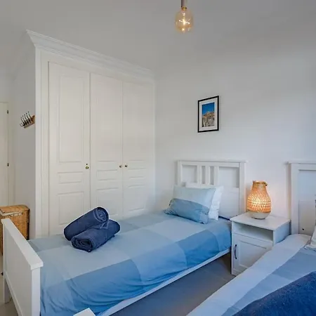 Seaside With Spacious Terrace, Pool, And Wi-fi Apartment *