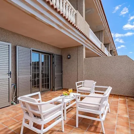 Apartment Seaside With Spacious Terrace, Pool, And Wi-fi Santa Cruz de Tenerife
