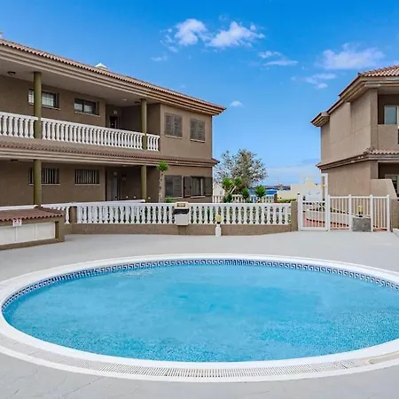 Seaside With Spacious Terrace, Pool, And Wi-fi 산타크루스데 테네리페