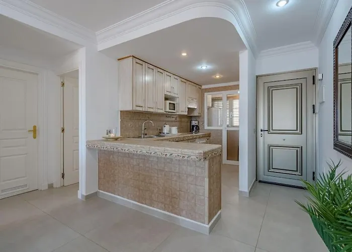 דירה Seaside With Spacious Terrace, Pool, And Wi-fi *